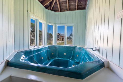 Banjos Chalet Alpine Getaways - Hobart Tourism 3