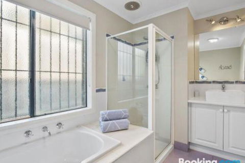 Rye Poolside Escape - Tourism TAS 1