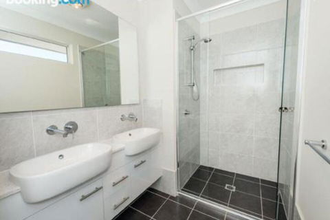 Seabreeze At Corlette - Tourism TAS 6