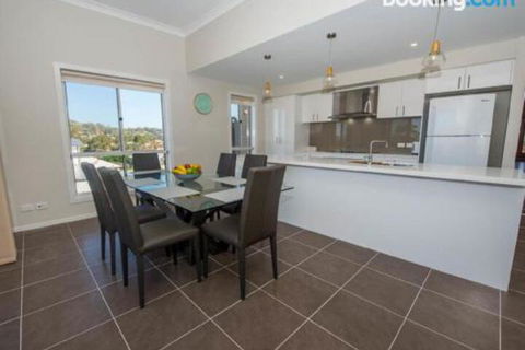 Seabreeze At Corlette - Tourism TAS 4