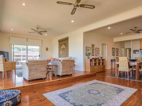 FRESHWATER Gerroa 4pm Check Out Sundays - Tourism TAS 4