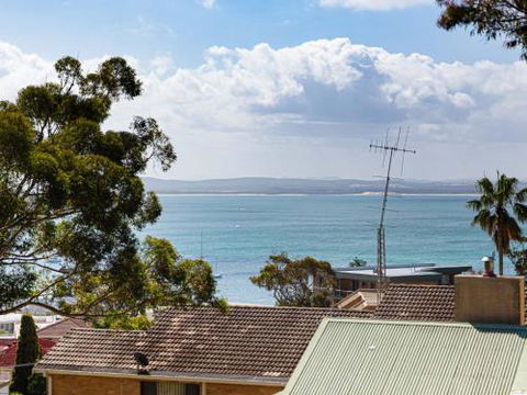 Views Of Shoal Bay 75 Ronald Ave Views & Air Con - Tourism TAS 0