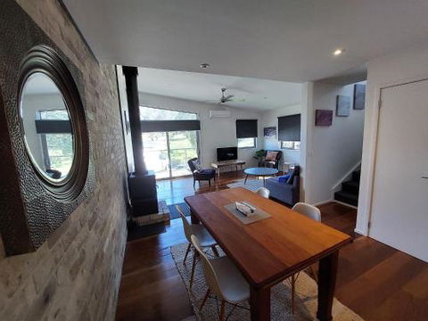 Iron Bark Chalet - Hobart Tourism 4
