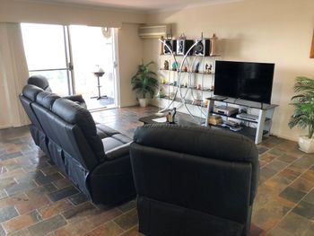 Nelson Towers Unit 41 / 71 Victoria Parade - Tourism TAS 1