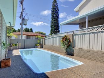 Blue Swimmer 33 Danalene Parade - Tourism TAS 4