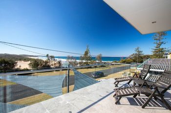 DOLPHIN VIEWS - Hobart Tourism 0
