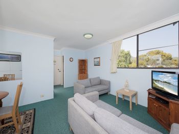 Bellevue Unit 7 / 4 Donald Street - Hobart Tourism 5