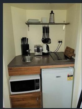 BUDGET Bourke St. Apartment - Hobart Tourism 3