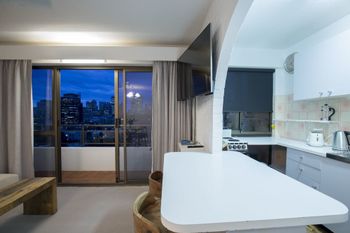 1 BR Park Breathtaking Sydney Skyline - Hobart Tourism 6