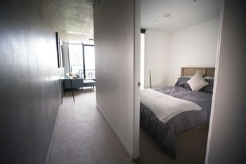 Spacious Apartment Close To Melbourne CBD - Tourism TAS 2