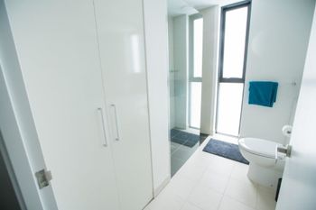 Spacious Apartment Close To Melbourne CBD - Tourism TAS 5