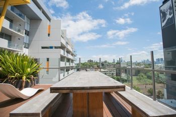 Spacious Apartment Close To Melbourne CBD - Tourism TAS 4
