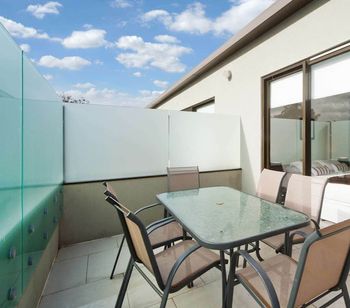 Smart Modern In St. Kilda - Tourism TAS 5