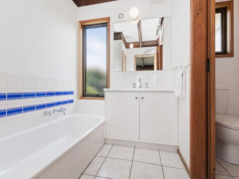 Swimmers Rest - Uninterrupted Panoramic Ocean Views - 1 Bedroom - Tourism TAS 3