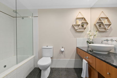 Poolside Apt In Alamanda Beachfront Resort 41 - Tourism TAS 6