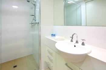 P A Apartments - Tourism TAS 3