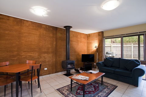 Split Point Cottages - Hobart Tourism 5