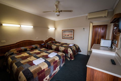 Ardeanal Motel West Wyalong - Tourism TAS 5