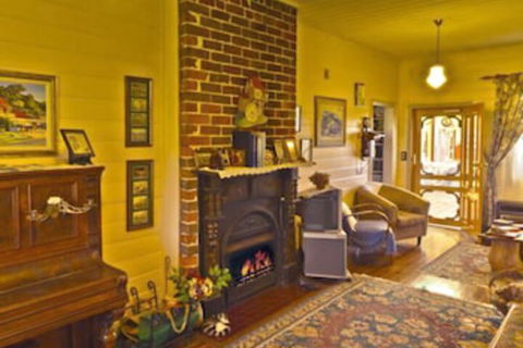 Two Story Bed & Breakfast - Hobart Tourism 4