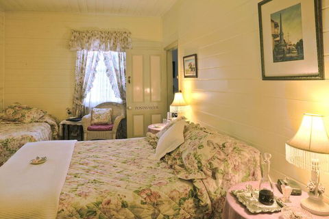 Two Story Bed & Breakfast - Hobart Tourism 7