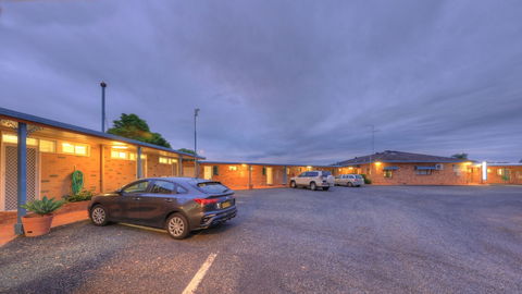 Jacaranda Motor Lodge - Tourism TAS 4