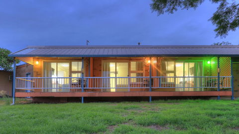 Jacaranda Motor Lodge - Tourism TAS 3