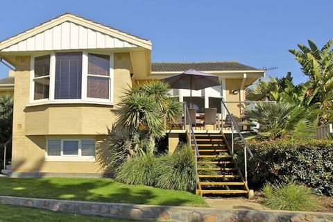 Bay 10 Accommodation - Tourism TAS 3