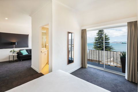 Bay 10 Accommodation - Tourism TAS 5