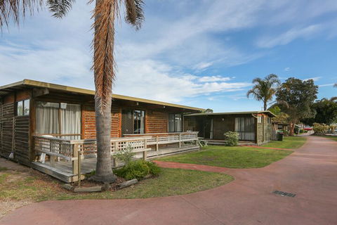 Lazy Acre Log Cabins - Tourism TAS 2