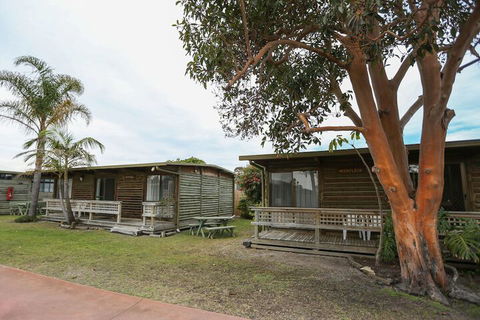 Lazy Acre Log Cabins - Tourism TAS 7