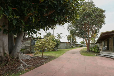 Lazy Acre Log Cabins - Tourism TAS 4