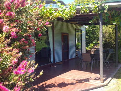 Valley Farm Vineyard Cottages - Hobart Tourism 6