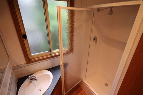 Metung Holiday Villas - Hobart Tourism 3