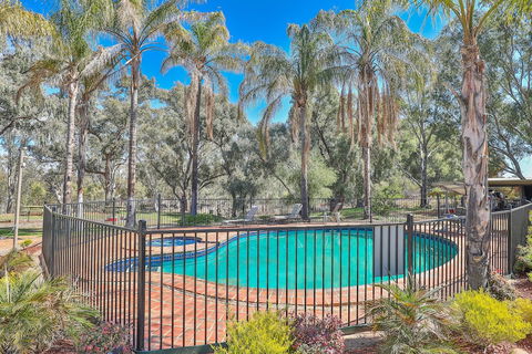 Two Rivers Motel - Tourism TAS 4