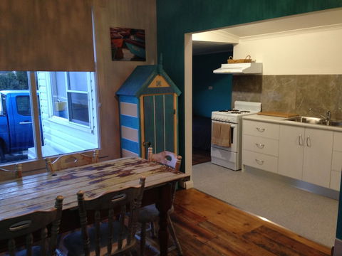 The Spotted Salmon Cottage - Hobart Tourism 3