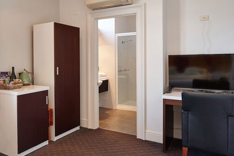 Auldington Hotel - Hobart Tourism 5