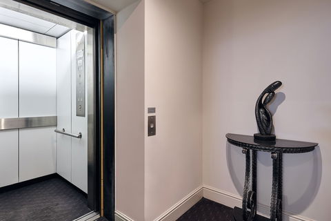 Auldington Hotel - Hobart Tourism 2