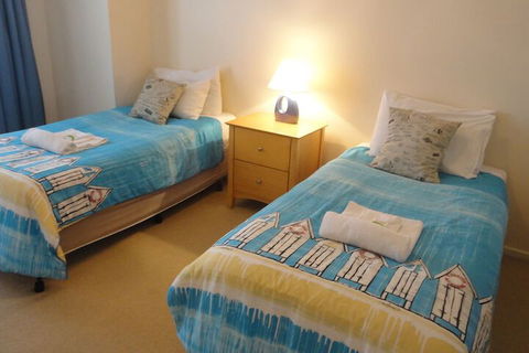 Glenelg Beachside Apartments - Tourism TAS 7