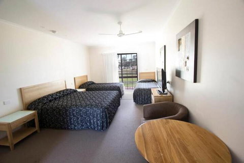 Tocumwal Golf Resort - Tourism TAS 7