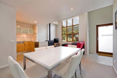 Snow Stream Apartments - Hobart Tourism 6