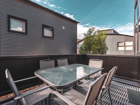 Snow Stream Apartments - Hobart Tourism 4