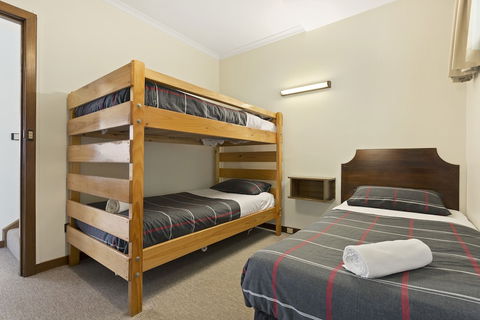 Village Family Motor Inn - Hobart Tourism 6