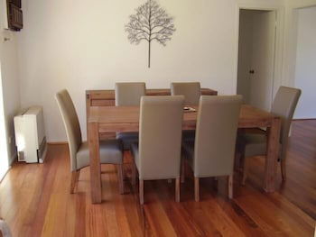 Yarra Glen Racecourse Apartments - Tourism TAS 3