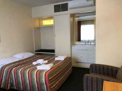 The Astor Hotel Motel - Tourism TAS 3