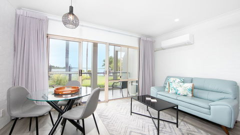 Moby Dick Waterfront Resort Motel - Tourism TAS 4