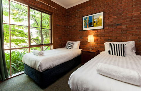 Armour Motor Inn - Tourism TAS 6