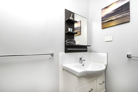 Bald Hills Motel - Hobart Tourism 4