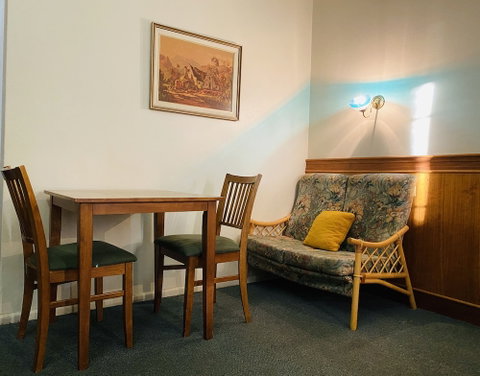 County Lodge Motor Inn - Tourism TAS 6