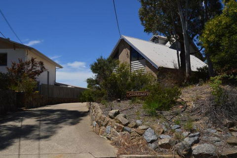 Cedar Haven - Hobart Tourism 5