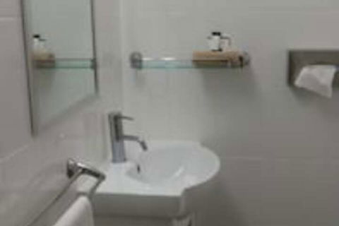 Jumbuck Motor Inn - Tourism TAS 7